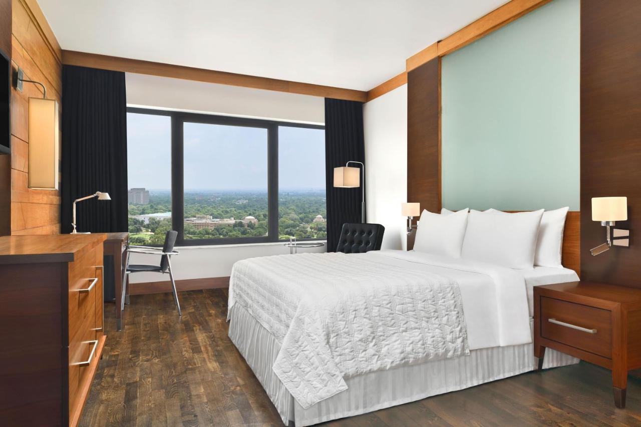 Club Room Club level Guest room 1 Queen City view 2 way Airport Transfer Access to club lounge including Hi-Tea from 3-5 pm Happy Hours from 6-8 pm,1418861031:JPEG