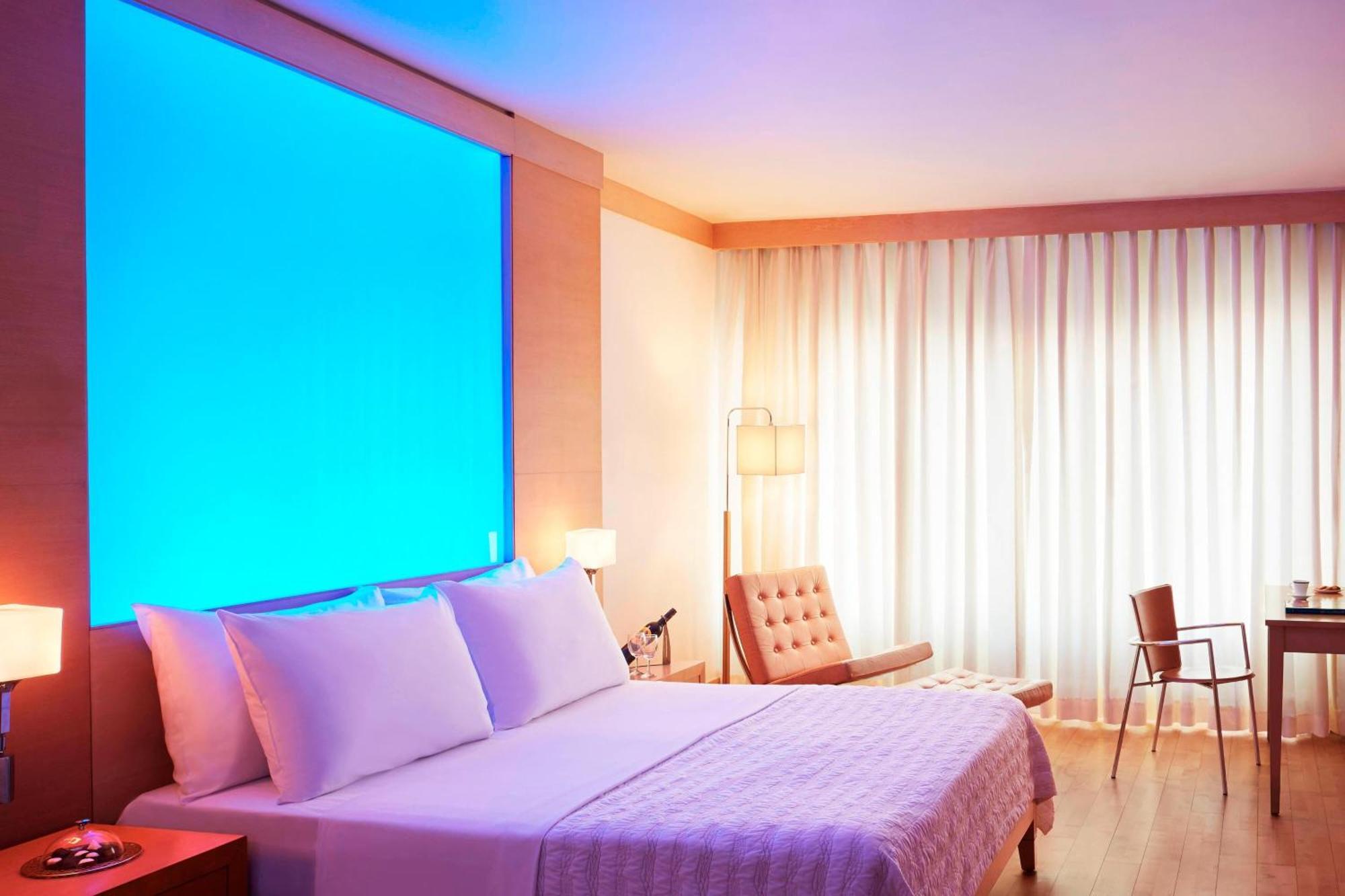 Club Room Club level Guest room 1 Queen City view 2 way Airport Transfer Access to club lounge including Hi-Tea from 3-5 pm Happy Hours from 6-8 pm,1418858817:JPEG
